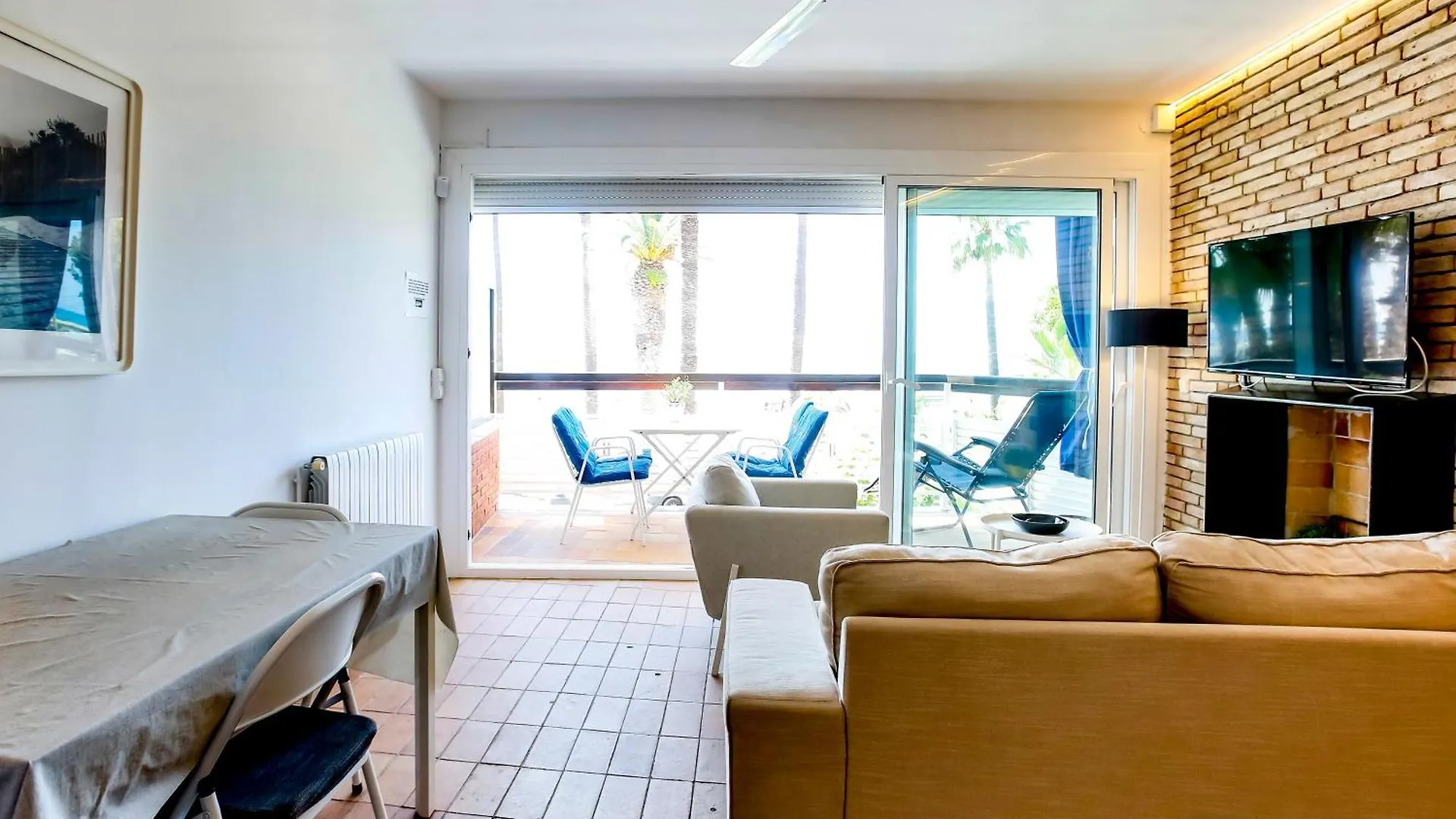 Penelope Apart Sitges 0*,