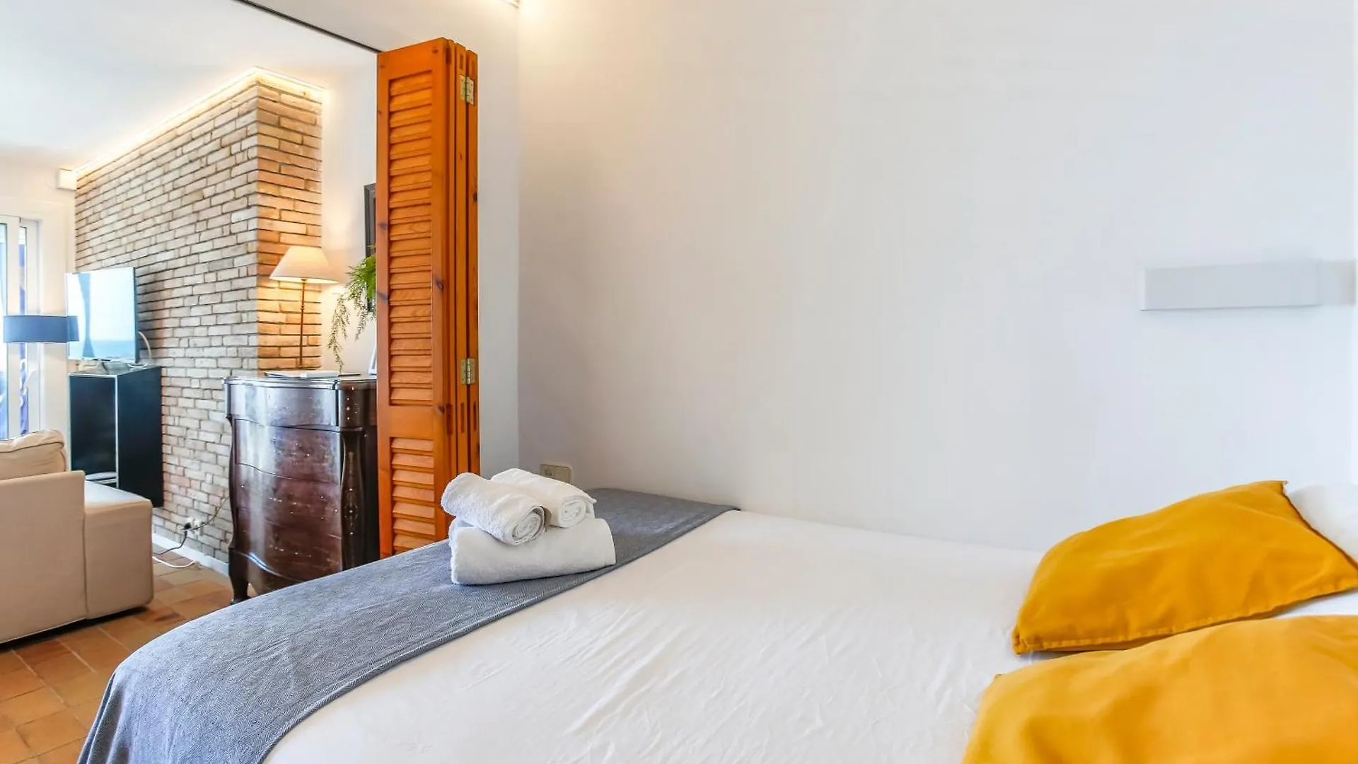 Penelope Apart Sitges