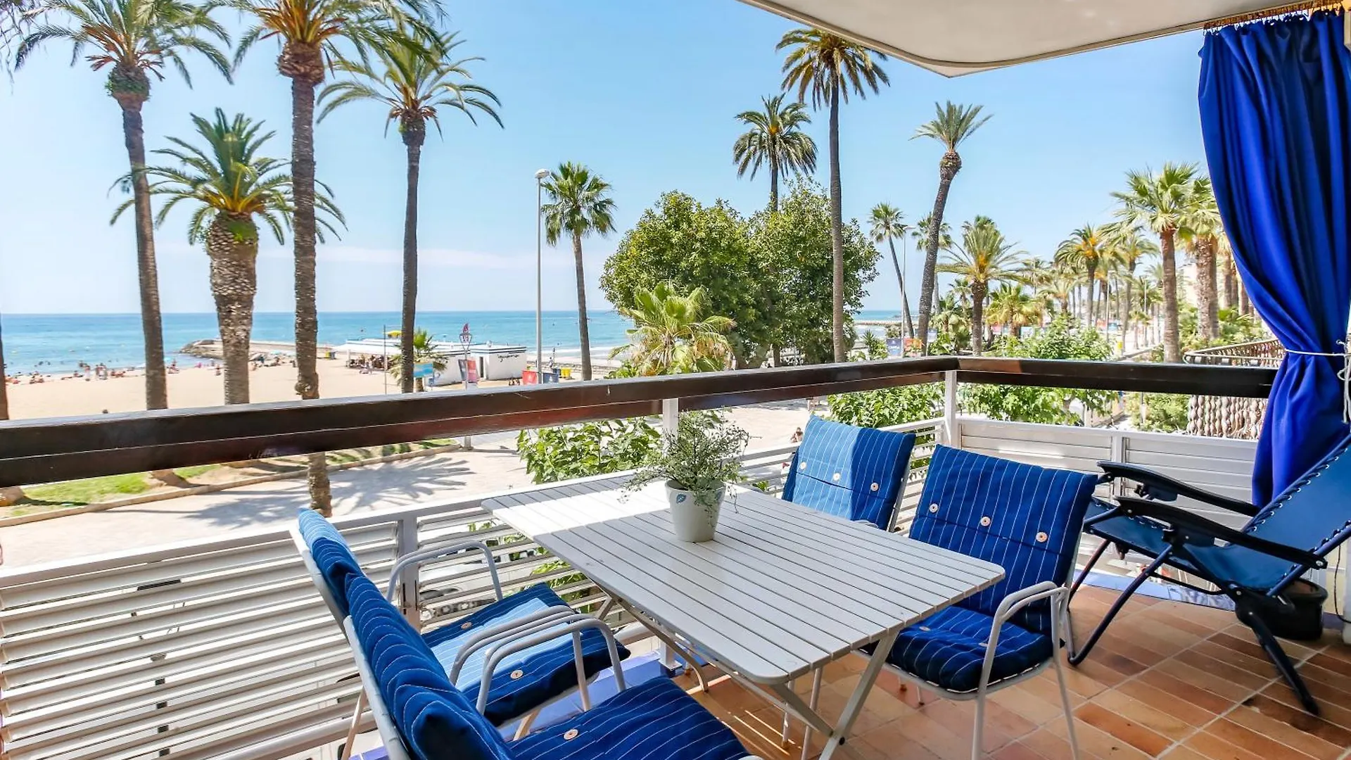 Penelope Apart Sitges