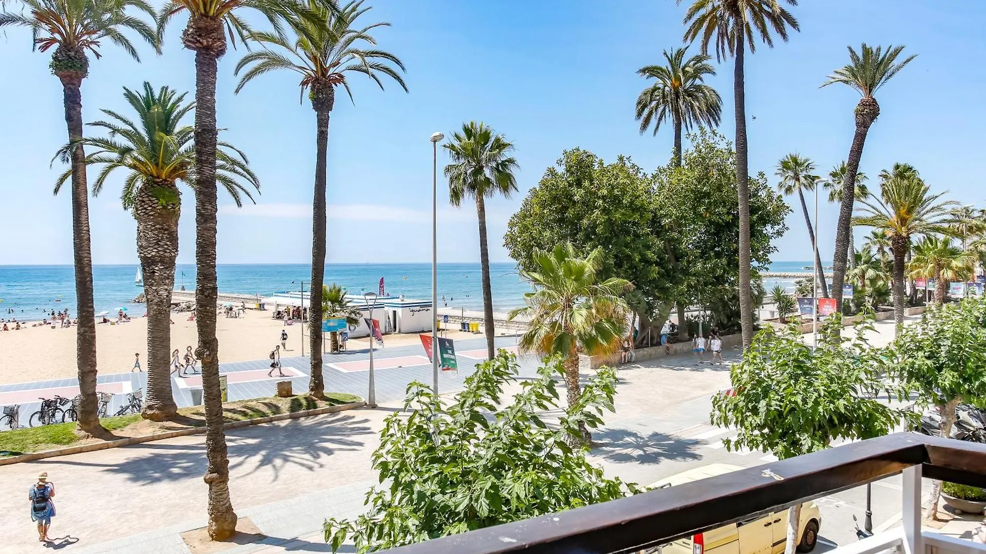 Penelope Apart Sitges